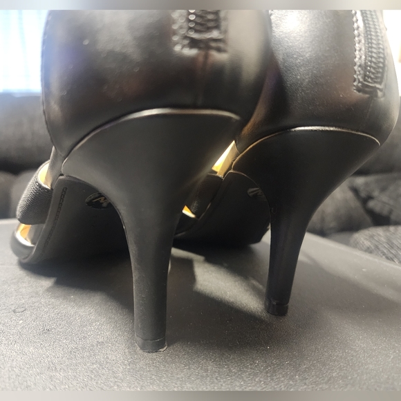 Pointy heels - Picture 2 of 3